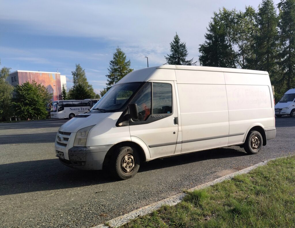 Pet relocation with a cosy van