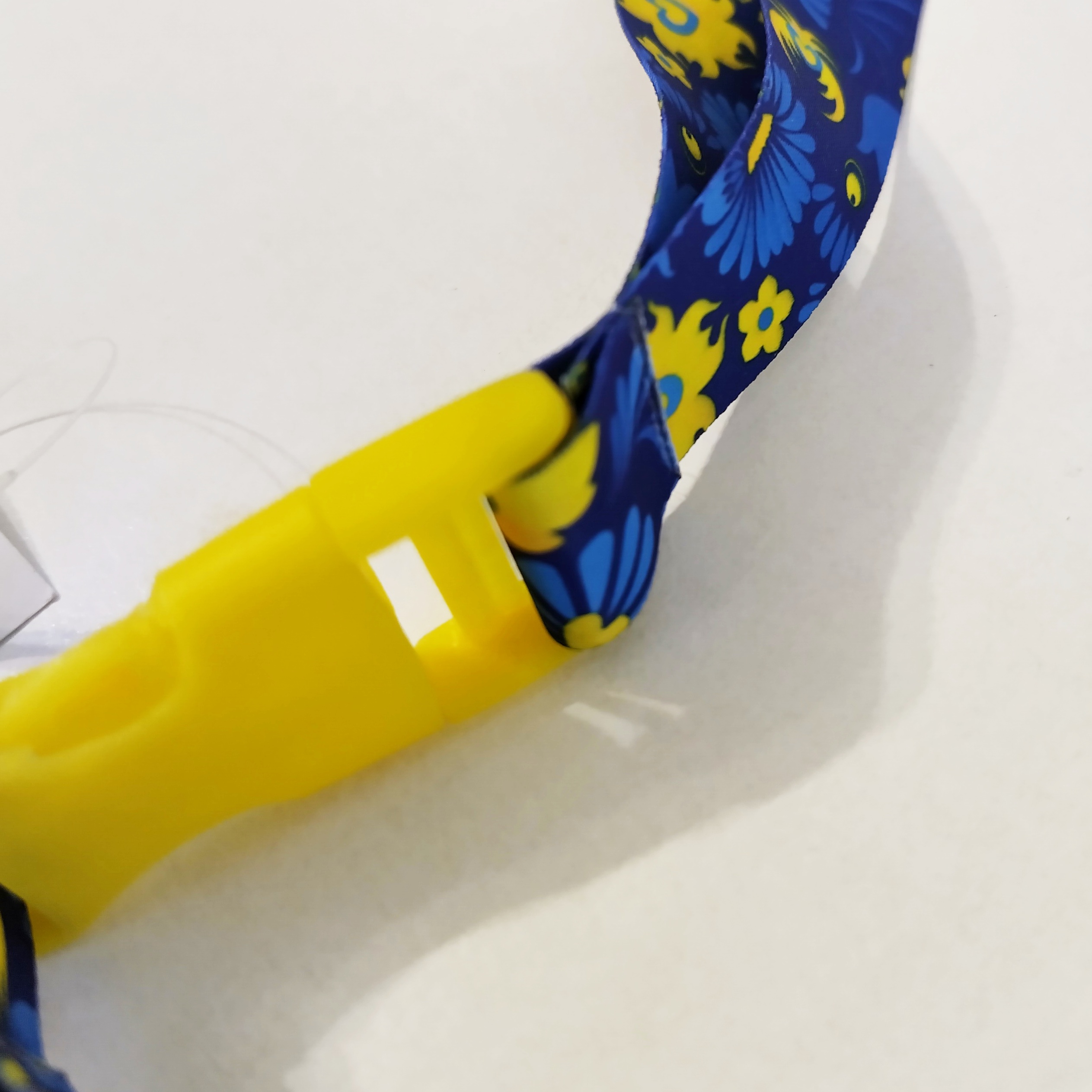 Ukraina kaelapael rahvusvärvides lillemustriga - Image 3